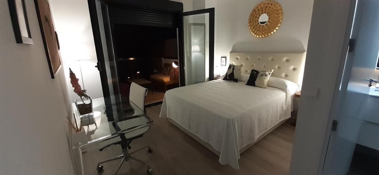 Teatinos Suite Малага Экстерьер фото